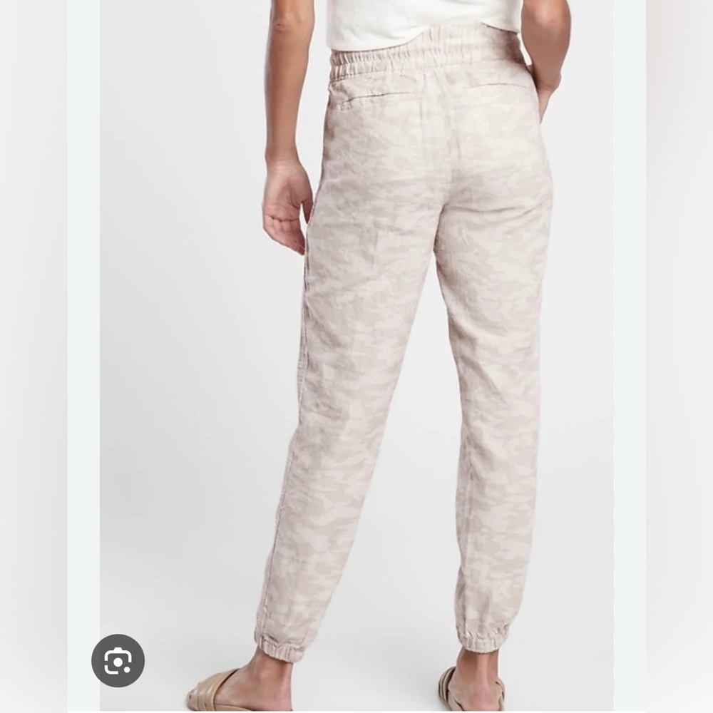 Athleta Taupe and White Linen Joggers